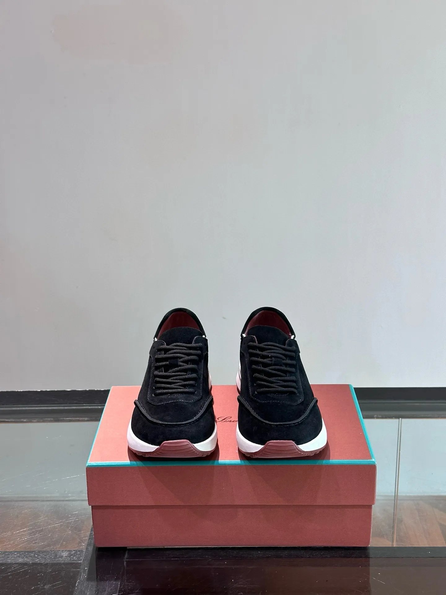 Factory price: 540💰Loro men's shoes💰iana niche Loro classic jogging shoes, men's lace-up casual shoes and sneakers, high-quality lightweight and comfortable fabrics, suitable for outdoor leisure, the color scheme is young and energetic, and it looks great with sportswear or casual suits! Size: 39-46 (customized sizes of 45 and 46 are non-refundable)
